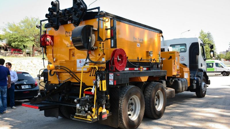 Nuevo equipo integrado de bacheo para la Capital