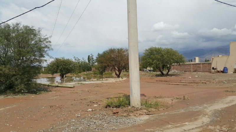 La lluvia no cesa y provoca serios inconvenientes en varias viviendas