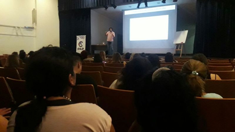 Aconsejan acompañar y no prohibir el uso de internet en los chicos