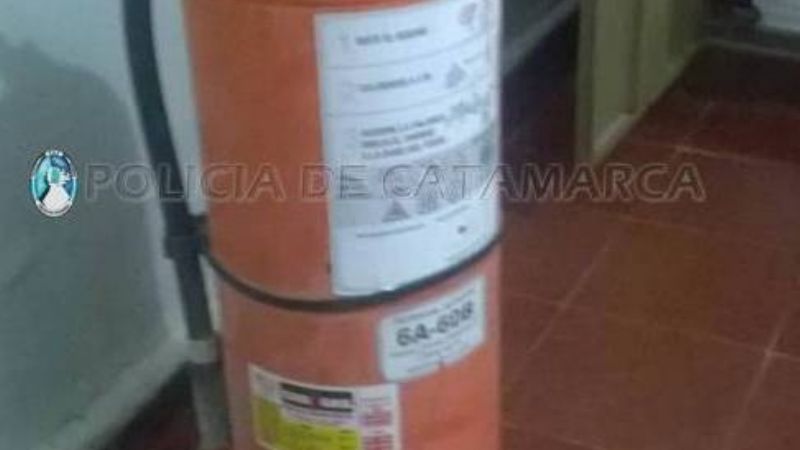 Robaron un matafuego de una playa de estacionamiento