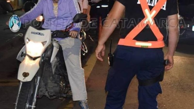 Conductor infractor se quedó sin moto