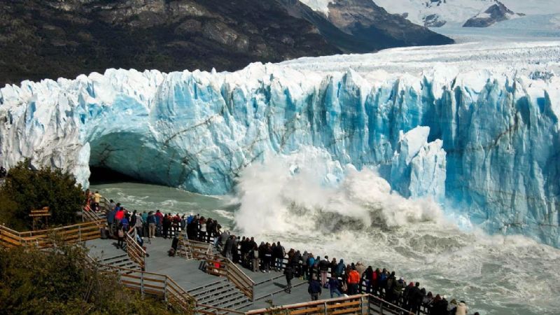Perito Moreno: en dos o tres días podría haber un desprendimiento de hielo