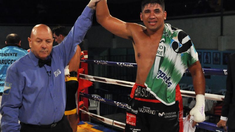 Basualdo se quedó con el invicto de Ulrich y el título OMB