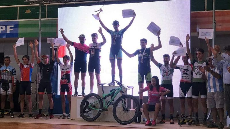 Álvaro el "Cóndor" Macias una y otra vez