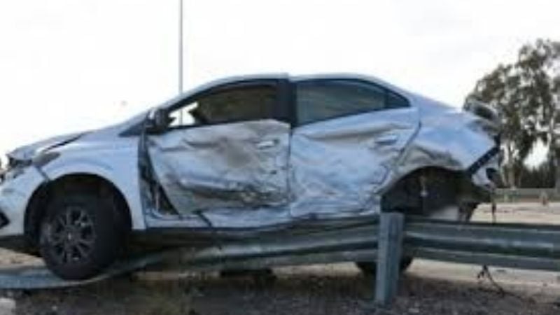 Chocó contra el guardarrail