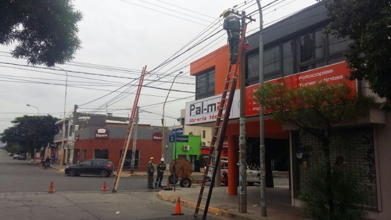 Cambian cables obsoletos para descongestionar el espacio público