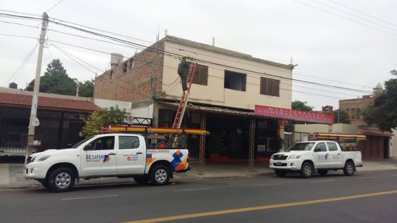 Cambian cables obsoletos para descongestionar el espacio público