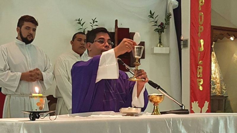 La comunidad de Recreo despidió a su párroco Gustavo Flores