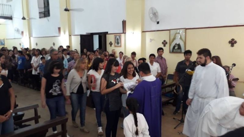 La comunidad de Recreo despidió a su párroco Gustavo Flores