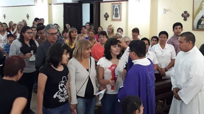 La comunidad de Recreo despidió a su párroco Gustavo Flores