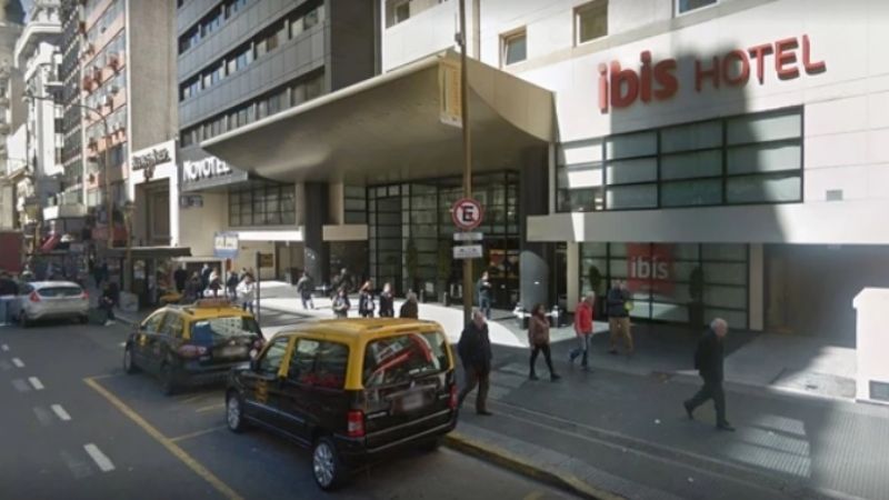 Una turista francesa cayó de un balcón de un hotel del centro y murió