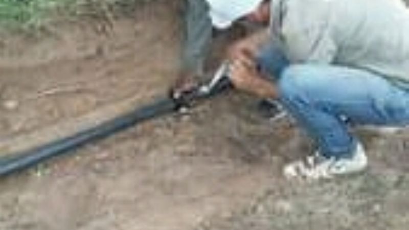 Cambio de cañerías de agua potable en Oyola