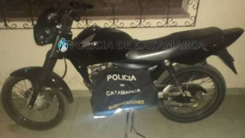En un domicilio de la Capital encontraron una moto robada en Valle Viejo