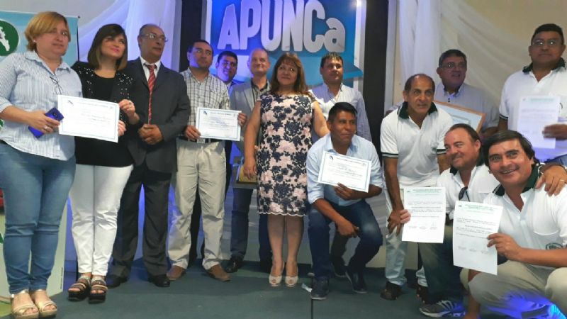Entrega de certificados a autoridades de APUNCa