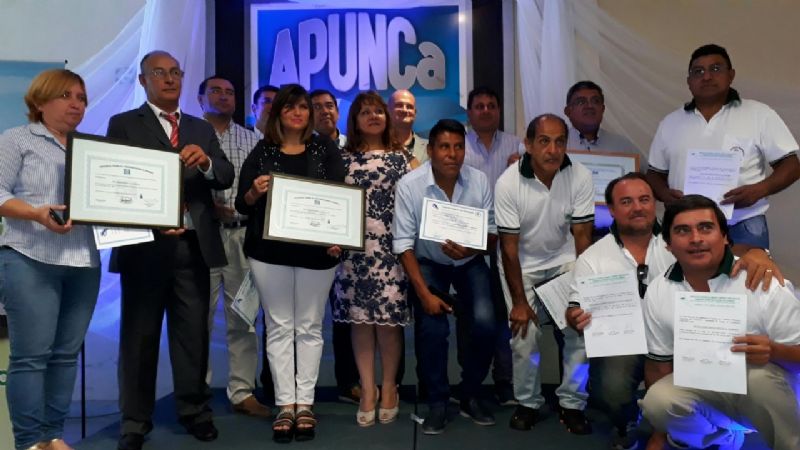 Entrega de certificados a autoridades de APUNCa