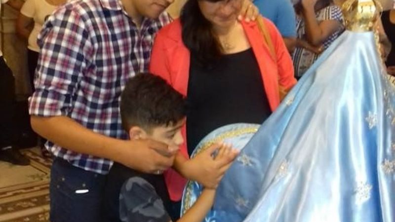 Emotiva consagración de embarazadas en el Camarín