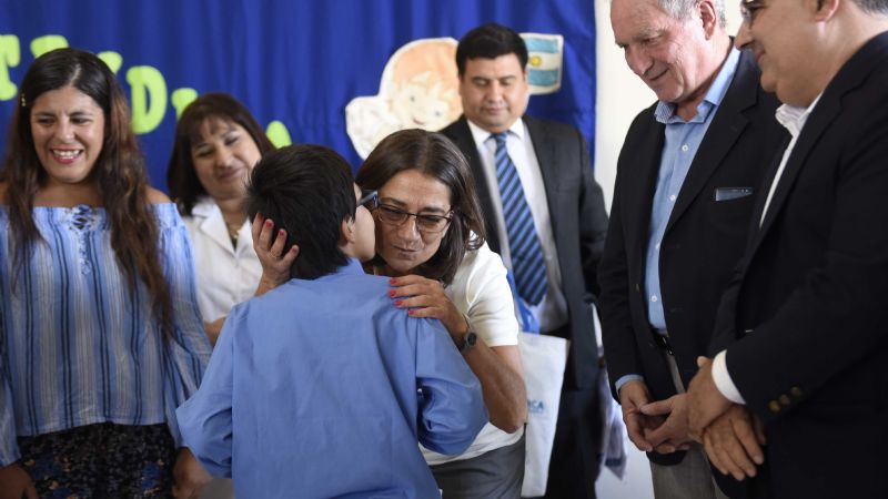 Lucía inauguró la escuela de Valle Chico