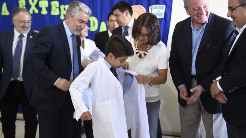 Lucía inauguró la escuela de Valle Chico