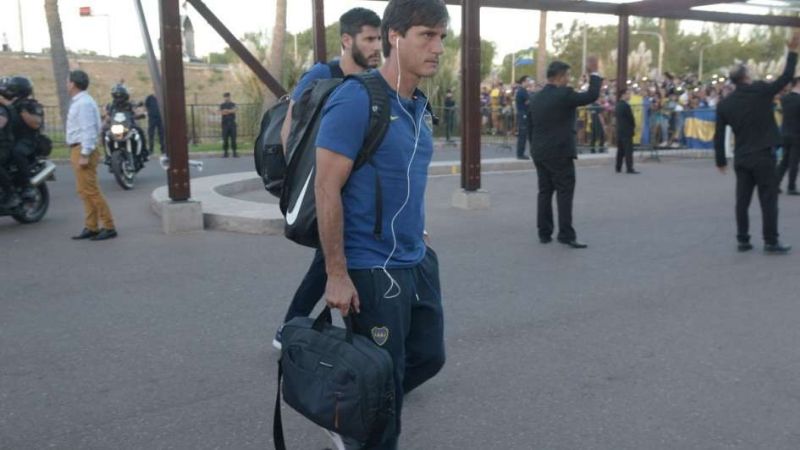 Boca llegó tres horas más tarde por fallas en el avión