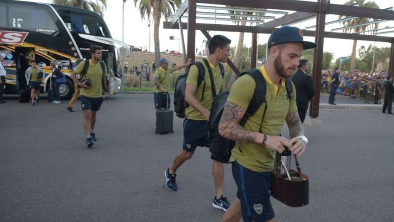 Boca llegó tres horas más tarde por fallas en el avión