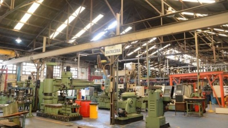 Volvió a cerrar la única fábrica de llantas del país