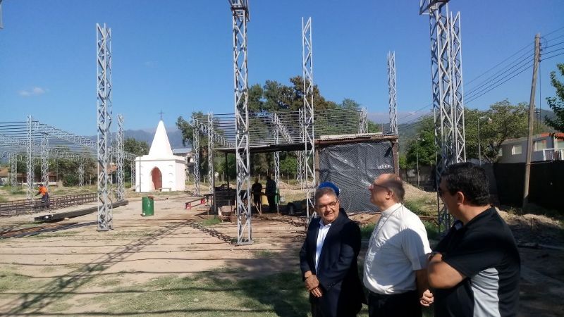 El Obispo recorrió las obras en el Colegio Juan Pablo II y la Gruta