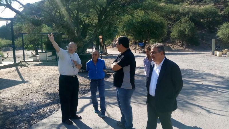 El Obispo recorrió las obras en el Colegio Juan Pablo II y la Gruta