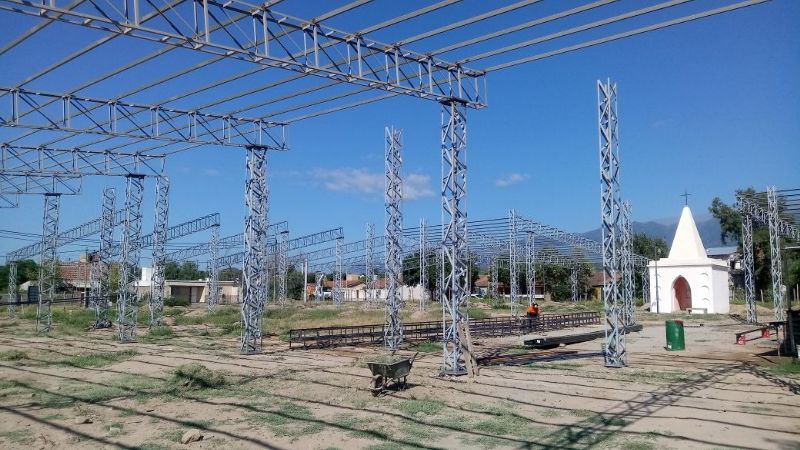 El Obispo recorrió las obras en el Colegio Juan Pablo II y la Gruta