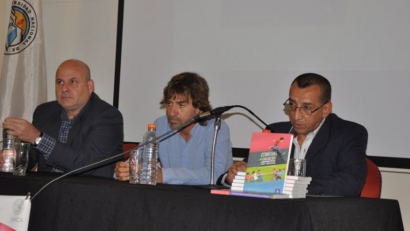 Presentación de libro de Educación física en la UNCa