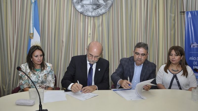 Por tercer año, la UNCA dicta inglés en escuelas municipales