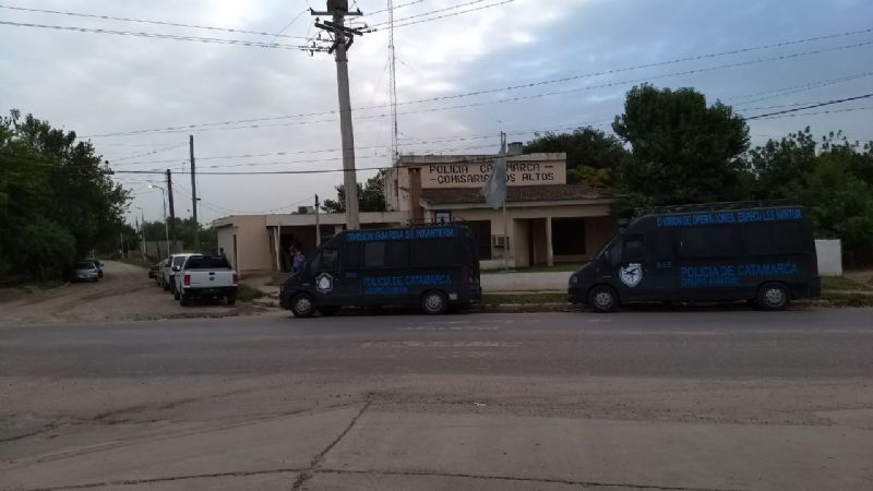 Operativo de identificación de personas y control vehicular en Los Altos