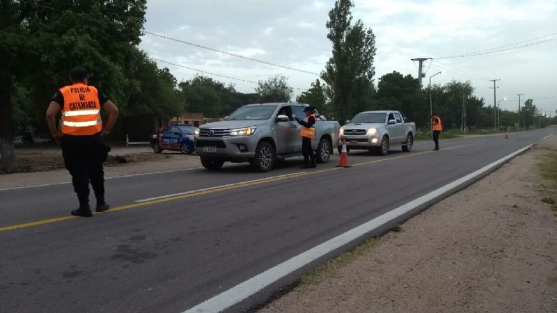 Operativo de identificación de personas y control vehicular en Los Altos