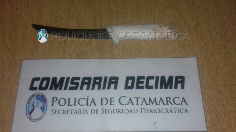 Dos sujetos atacaron a una mujer con una cuchilla de carnicero