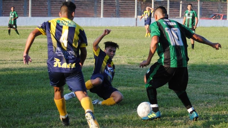 “Defe” (C) y Vélez ganan y son “ideales” en la Superliga