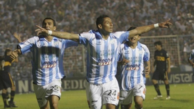 El "Deca" no perdió con Boca desde que volvió a primera