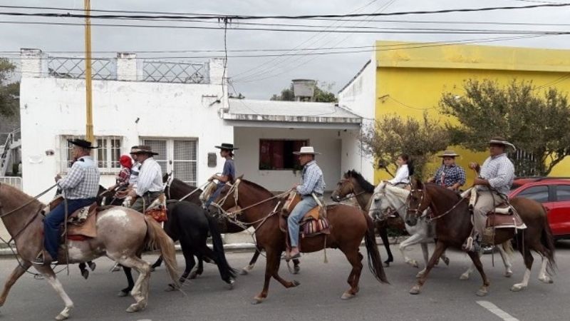 Gauchos homenajearon a San José  con una cabalgata por los templos