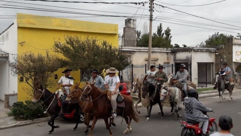Gauchos homenajearon a San José  con una cabalgata por los templos