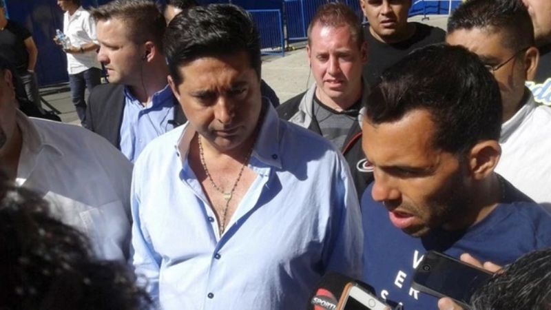 De Angelici a Tevez: “No alcanza con el nombre para jugar en Boca”