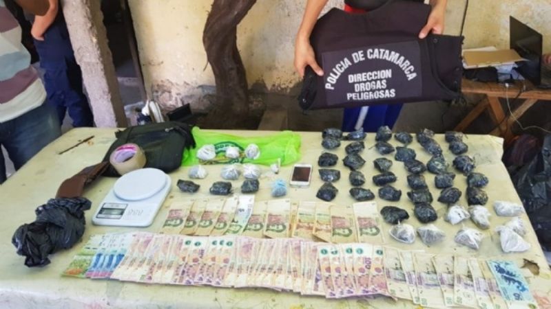 Perros entrenados ayudaron a encontrar droga enterrada