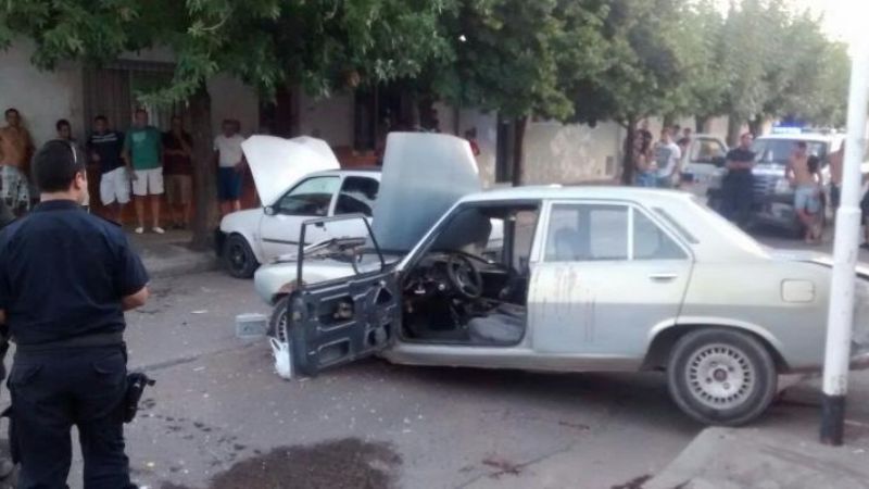 Chocó contra un auto estacionado