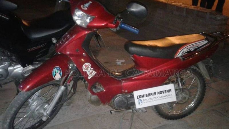Arrestan a dos jóvenes y secuestran una moto