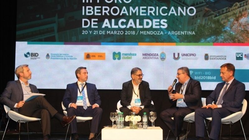 Jalil disertó ante el BID y alcaldes de Iberoamérica