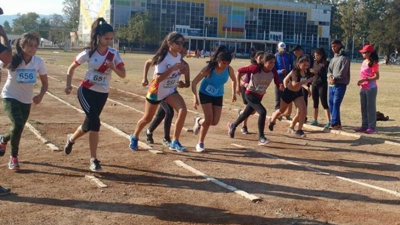 Este sábado se abre la actividad de pista en el “Poli”