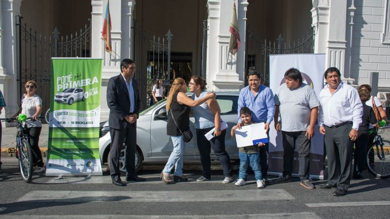 Entrega premios del programa municipal “Cumplí y Pone Primera”