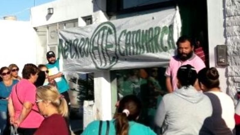 Continúa el reclamo por aumento salarial