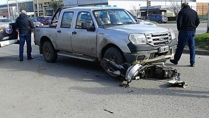 Motociclista chocó contra una camioneta
