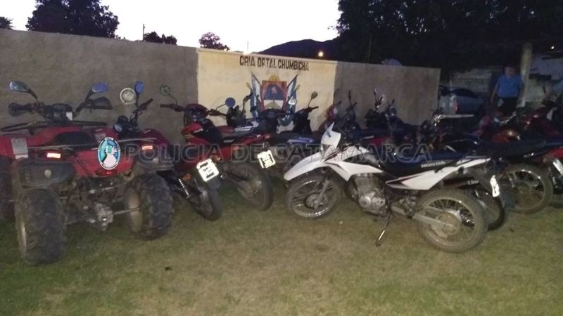 Retienen un cuatriciclo y 20 motos