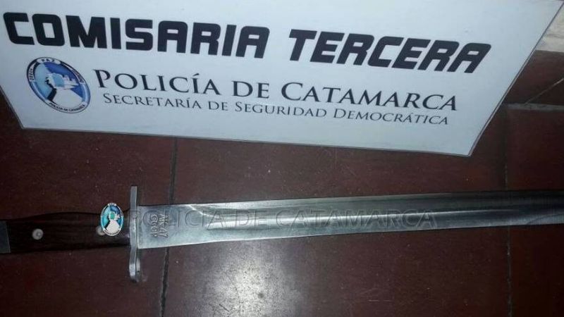 Intentó robar un auto y lo agarraron justo