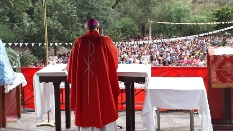 Una multitud peregrinó a la Gruta en el inicio de la Semana Santa