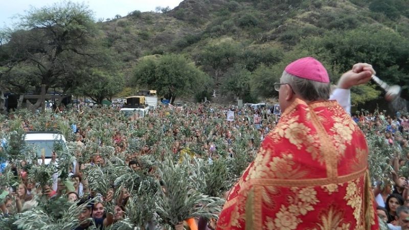 Una multitud peregrinó a la Gruta en el inicio de la Semana Santa